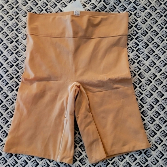 Hbi Other - Hbi seamless Sample NWOT style DB4577 xl